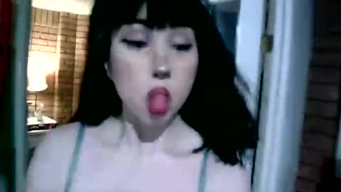 Snapshot of laylakills chatting on 02-04-25, 06:25 Layla Kills online show from 02-04-25, 06:25