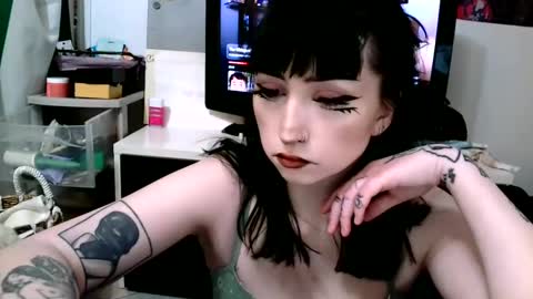 Snapshot of laylakills chatting on 03-01-25, 03:32 Layla Kills online show from 03-01-25, 03:32