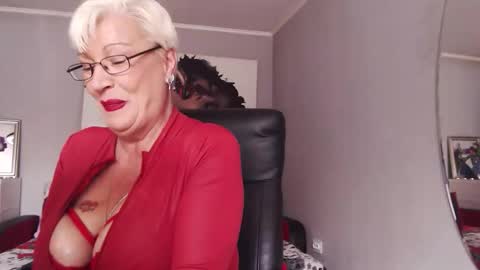 Layla online show from 10-13-25, 08:58