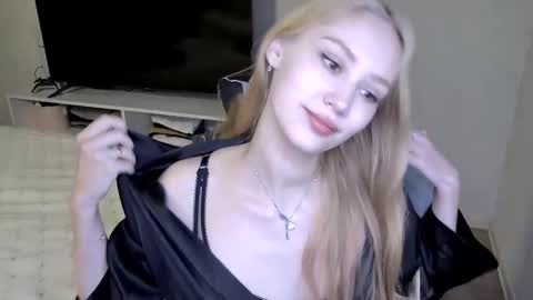 Snapshot of laylapretty001 chatting on 05-26-26, 04:41 LaylaPretty001 online show from 05-26-26, 04:41