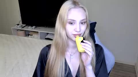 Snapshot of laylapretty001 chatting on 06-10-26, 04:23 LaylaPretty001 online show from 06-10-26, 04:23