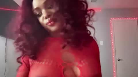 Snapshot of laylasimone97 chatting on 03-09-25, 04:38 Sexy SImone online show from 03-09-25, 04:38
