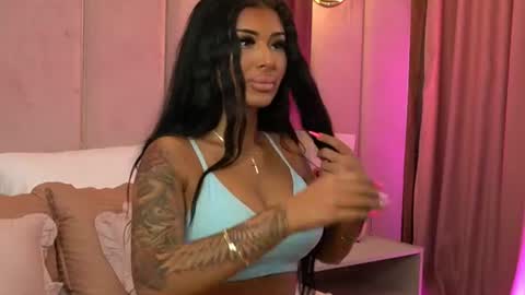Snapshot of laylavixenn chatting on 06-28-26, 06:19 Layla online show from 06-28-26, 06:19