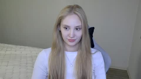 Laylla001 online show from 10-20-25, 12:27