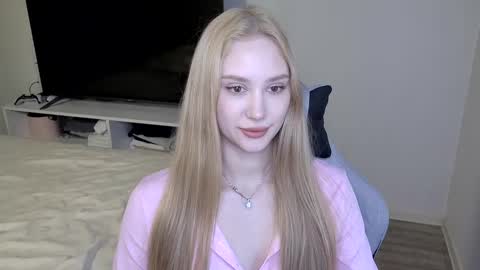 Laylla001 online show from 03-10-26, 06:07