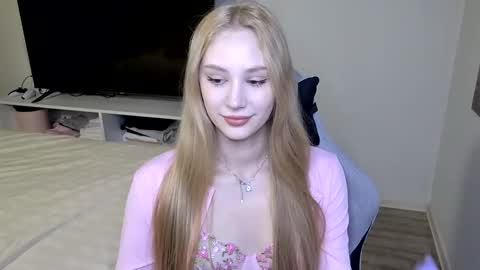 Snapshot of laylla001 chatting on 03-13-26, 05:25 Laylla001 online show from 03-13-26, 05:25