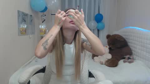 Snapshot of laymablast chatting on 09-25-25, 06:17 laymablast online show from 09-25-25, 06:17