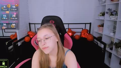 Snapshot of layriantavee chatting on 02-20-25, 07:01 layriantavee online show from 02-20-25, 07:01