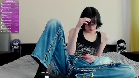 Snapshot of lazydarkknight chatting on 03-09-25, 07:45 Alex online show from 03-09-25, 07:45