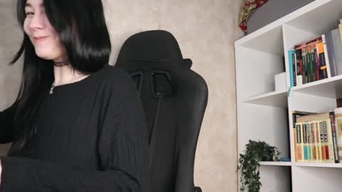 Lisa online show from 12-31-24, 05:22