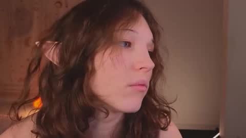 Lea online show from 11-25-25, 04:40