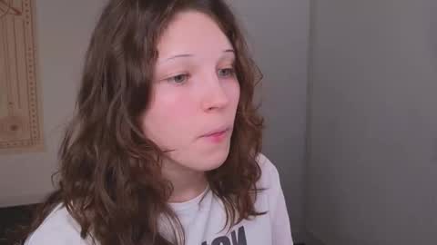 Snapshot of lea_belle_ chatting on 01-16-26, 04:33 Lea online show from 01-16-26, 04:33