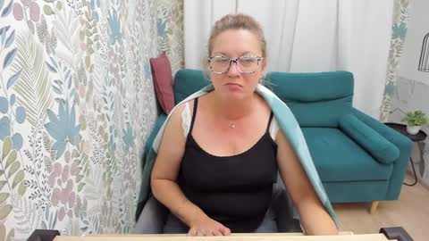 Snapshot of lea_fruit chatting on 12-08-24, 11:35 Lea online show from 12-08-24, 11:35