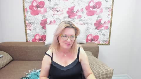 Snapshot of lea_fruit chatting on 12-16-24, 07:21 Lea online show from 12-16-24, 07:21