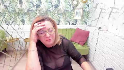 Snapshot of lea_fruit chatting on 01-05-25, 11:15 Lea online show from 01-05-25, 11:15