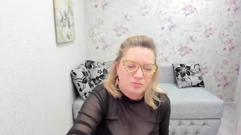 Snapshot of lea_fruit chatting on 01-18-25, 08:31 Lea online show from 01-18-25, 08:31