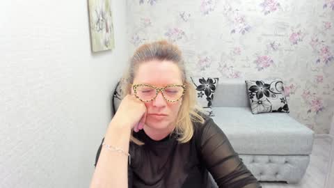 Snapshot of lea_fruit chatting on 01-18-25, 11:43 Lea online show from 01-18-25, 11:43