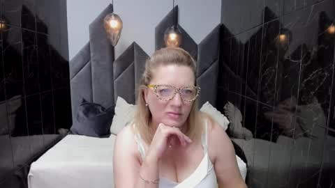 Snapshot of lea_fruit chatting on 02-09-25, 05:08 Lea online show from 02-09-25, 05:08