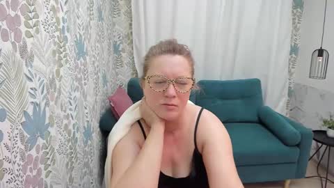 Snapshot of lea_fruit chatting on 02-23-25, 08:28 Lea online show from 02-23-25, 08:28