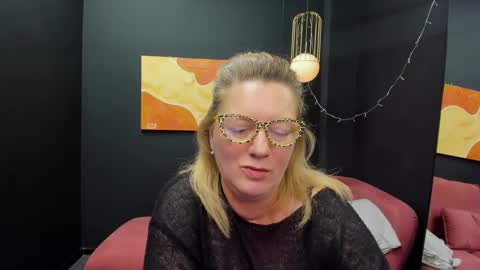 Snapshot of lea_fruit chatting on 03-01-25, 02:44 Lea online show from 03-01-25, 02:44