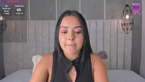 Snapshot of lea_gray chatting on 01-20-25, 07:04 online show from 01-20-25, 07:04