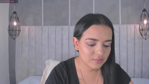 Snapshot of lea_gray chatting on 01-25-25, 07:07 online show from 01-25-25, 07:07
