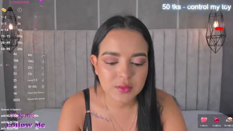 Snapshot of lea_gray chatting on 01-29-25, 07:43 online show from 01-29-25, 07:43