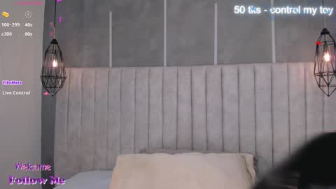 Snapshot of lea_gray chatting on 02-08-25, 06:22 online show from 02-08-25, 06:22