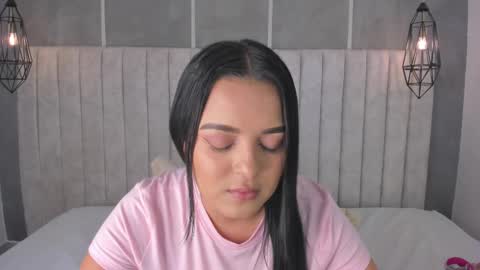 Snapshot of lea_gray chatting on 02-18-25, 07:09 online show from 02-18-25, 07:09