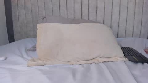 Snapshot of lea_gray chatting on 03-11-25, 10:20 online show from 03-11-25, 10:20