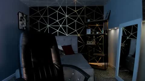 Lea Velle online show from 10-17-25, 04:15