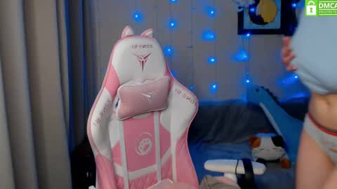 Snapshot of leah__gotty chatting on 12-17-24, 02:33 Leah  Gotty online show from 12-17-24, 02:33