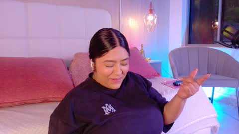 Leah online show from 09-12-25, 04:18