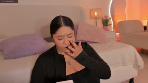 Leah online show from 10-25-25, 03:40