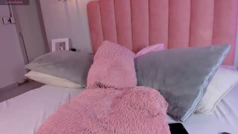 Leah online show from 11-23-25, 04:18