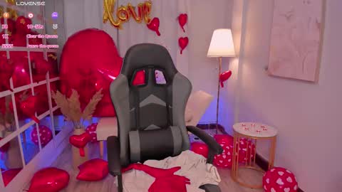 Snapshot of leahjones_ chatting on 02-14-26, 04:04 Leah Jones online show from 02-14-26, 04:04