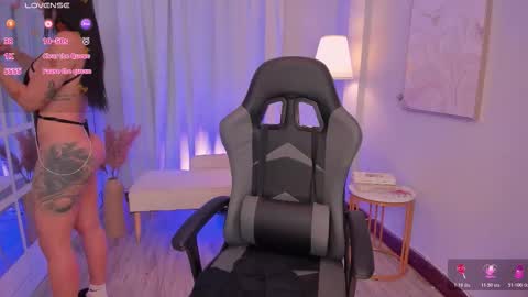 Snapshot of leahjones_ chatting on 02-22-26, 12:04 Leah Jones online show from 02-22-26, 12:04