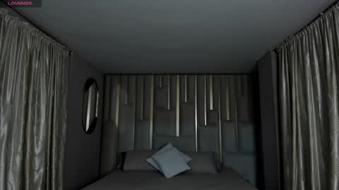 Snapshot of leahnovac chatting on 10-20-25, 11:10 leahnovac online show from 10-20-25, 11:10