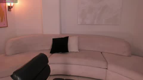 Snapshot of leahnovac chatting on 11-13-25, 11:09 leahnovac online show from 11-13-25, 11:09