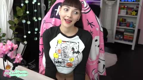 Leah online show from 10-04-25, 07:23