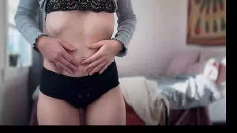 Leah Sparkles online show from 12-19-24, 04:35