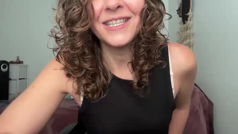 Leah Sparkles online show from 09-16-25, 01:01