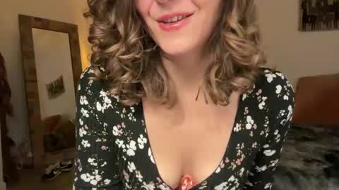 Leah Sparkles online show from 11-17-25, 03:12