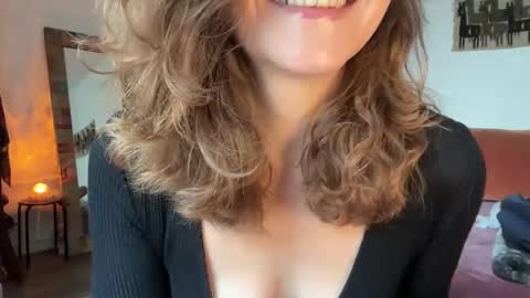 Leah Sparkles online show from 12-01-25, 02:22