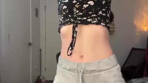 Snapshot of leahsparkles chatting on 02-18-26, 02:57 Leah Sparkles online show from 02-18-26, 02:57