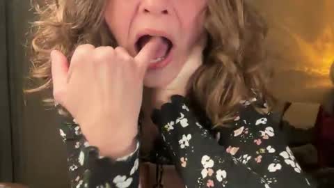 Snapshot of leahsparkles chatting on 03-18-26, 03:31 Leah Sparkles online show from 03-18-26, 03:31