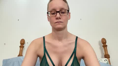 Snapshot of leahwilde chatting on 02-28-25, 02:42 Lee online show from 02-28-25, 02:42