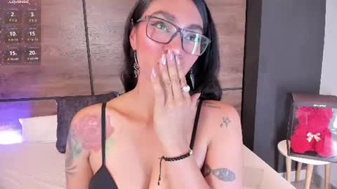 Snapshot of leamonroe__ chatting on 06-26-26, 04:44 Hey Im Lea online show from 06-26-26, 04:44