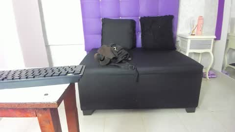 leamoreau__ online show from 11-04-25, 11:31