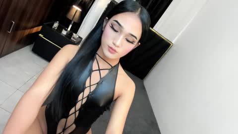 Snapshot of leannaloove chatting on 09-21-25, 06:42 leannaloove online show from 09-21-25, 06:42